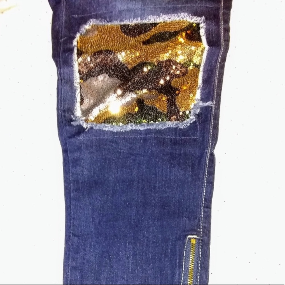 NWT!! L&B Camo Sequin Distressed Jeans